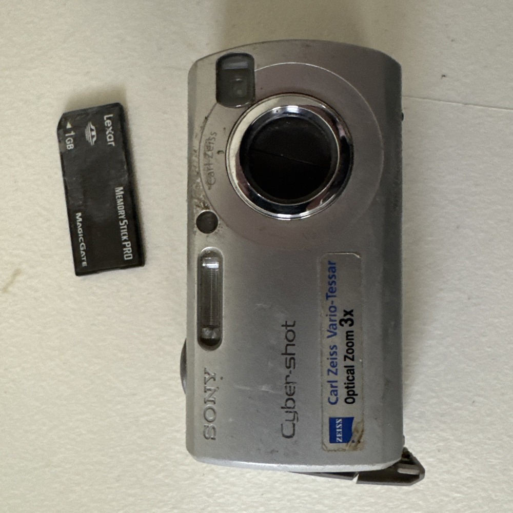 Sony Cybershot DSC-S40 4.1MP Silver Compact Digital Camera Tested No Memory Card